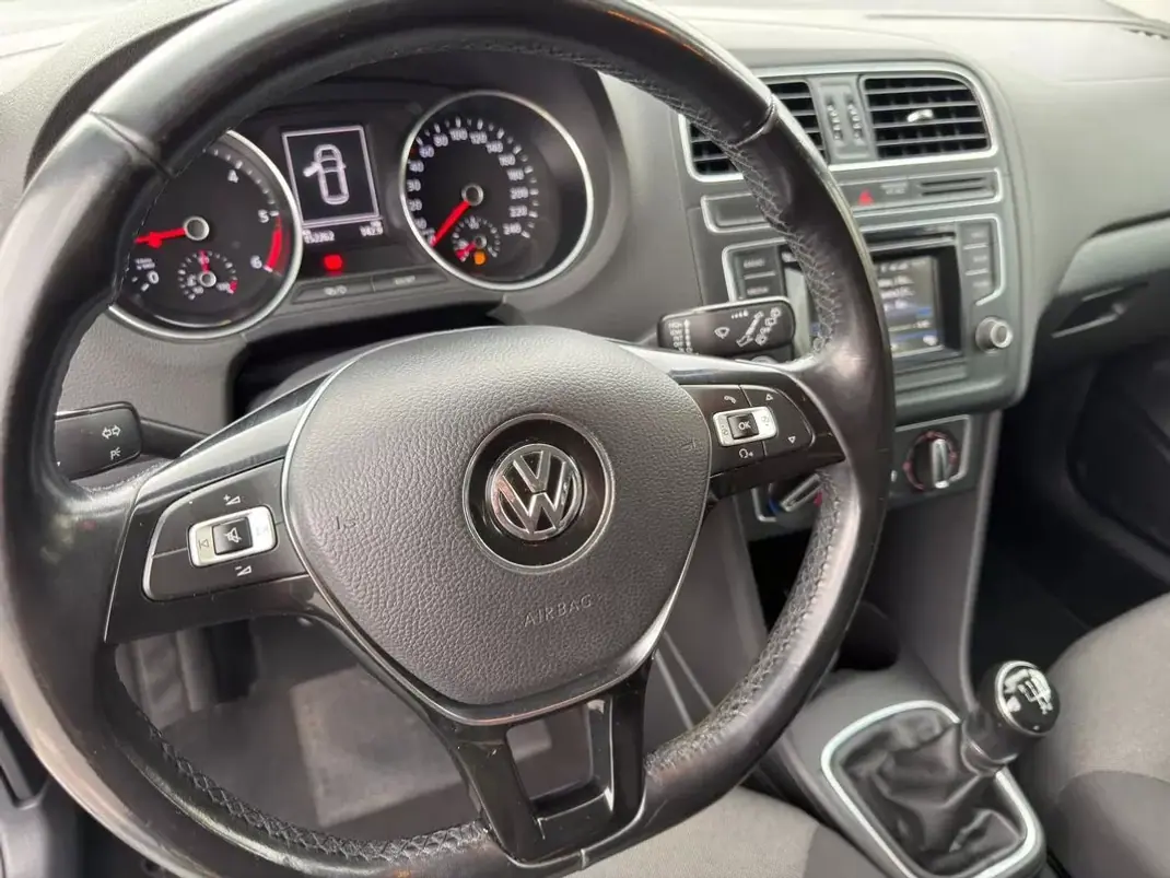 Volkswagen Polo 2017 - 10900 EUR, 152200 km - AUTO.MOTO.pt - 152200km - foto 23 de 28