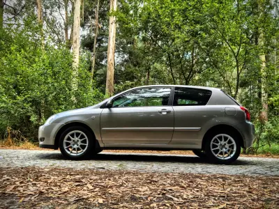 Toyota Corolla 2002 - 11900 EUR, 196000 km - AUTO.MOTO.pt - 196000km - foto 6 de 23