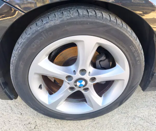 BMW 118 2014 - 13990 EUR, 229511 km - AUTO.MOTO.pt - 229511km - foto 27 de 28