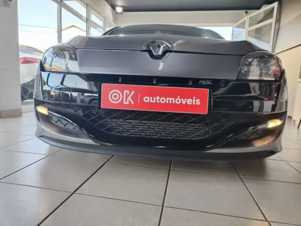 Renault Mégane Coupe 2010 - 18950 EUR, 157000 km - AUTO.MOTO.pt - 157000km - foto 3 de 39