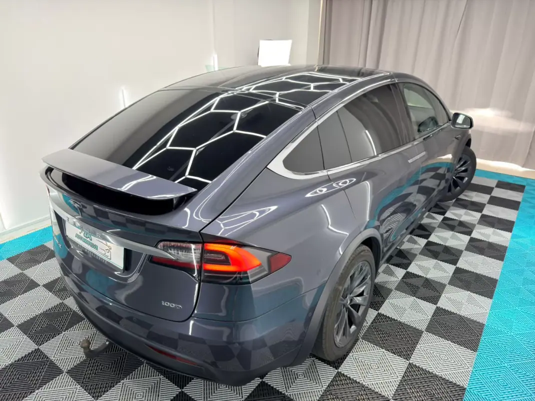 Tesla Model X 2018 - 31999 EUR, 151000 km - AUTO.MOTO.pt - 151000km - foto 8 de 23