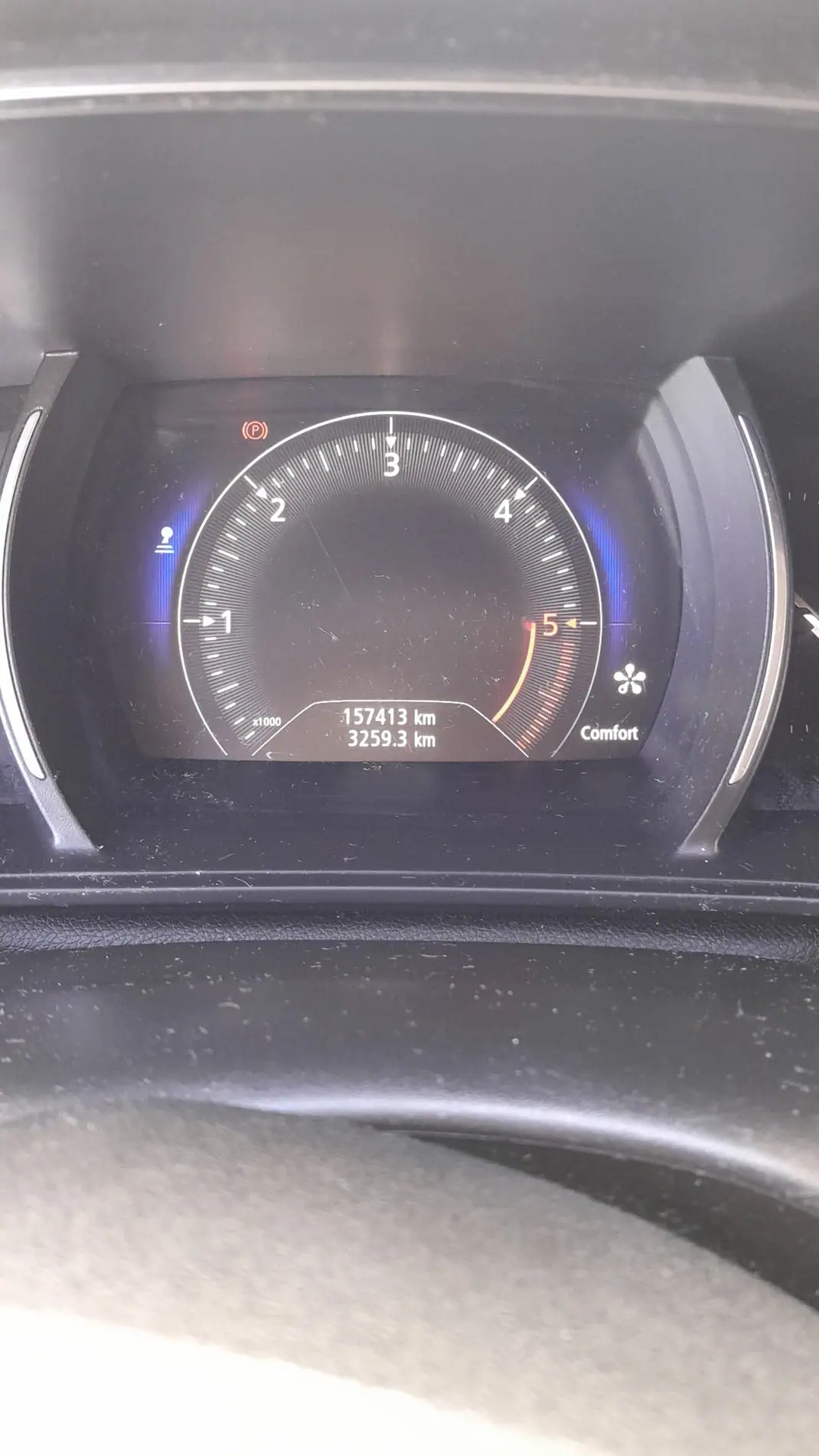 Renault Mégane Sport Tourer 2018 - 13000 EUR, 157000 km - AUTO.MOTO.pt - 157000km - foto 5 de 5