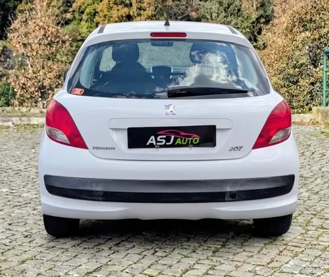 Peugeot 207 2011 - 4250 EUR, 196414 km - AUTO.MOTO.pt - 196414km - foto 8 de 16