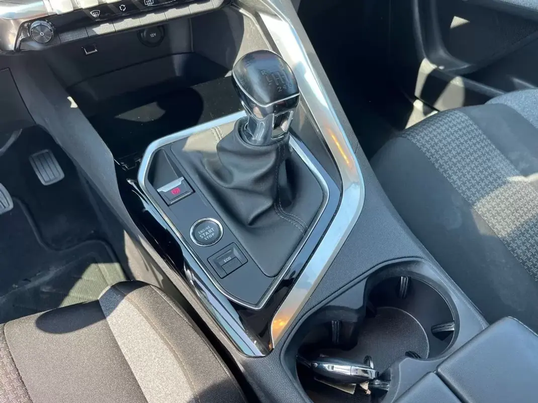 Peugeot 3008 2021 - 20490 EUR, 94000 km - AUTO.MOTO.pt - 94000km - foto 22 de 27