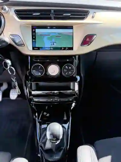 DS DS3 2018 - 16800 EUR, 130000 km - AUTO.MOTO.pt - 130000km - foto 8 de 15