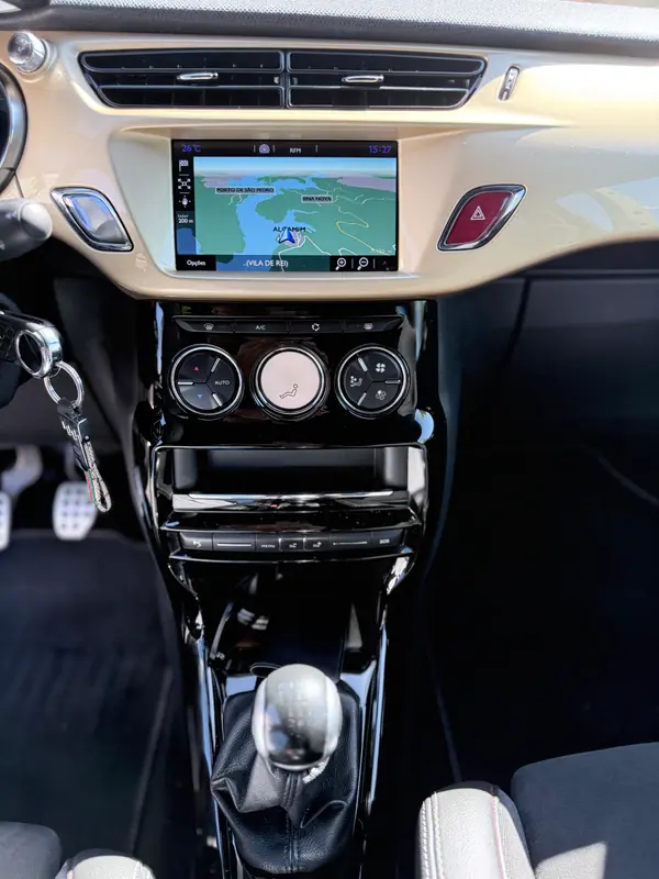 DS DS3 2018 - 16800 EUR, 130000 km - AUTO.MOTO.pt - 130000km - foto 8 de 15