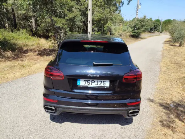 Porsche Cayenne 2015 - 35900 EUR, 206900 km - AUTO.MOTO.pt - 206900km - foto 14 de 27