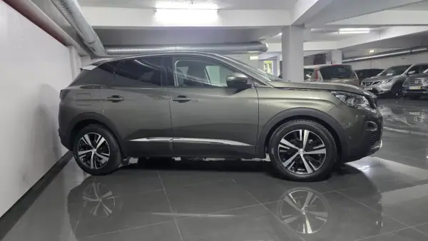 Peugeot 3008 2017 - 14990 EUR, 91000 km - AUTO.MOTO.pt - 91000km - foto 3 de 48
