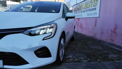 Renault Clio 2021 - 13999 EUR, 63000 km - AUTO.MOTO.pt - 63000km - foto 9 de 38