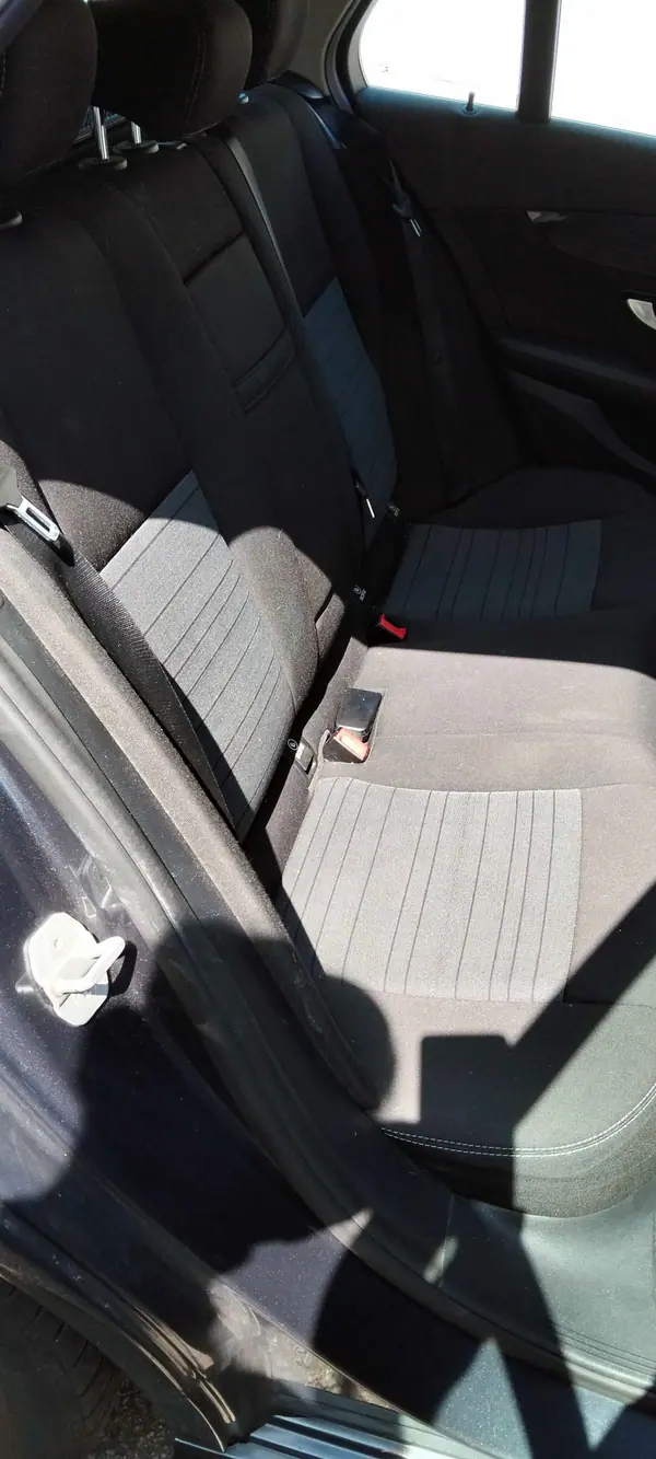 Mercedes-Benz C 180 2015 - 14500 EUR, 230000 km - AUTO.MOTO.pt - 230000km - foto 8 de 13