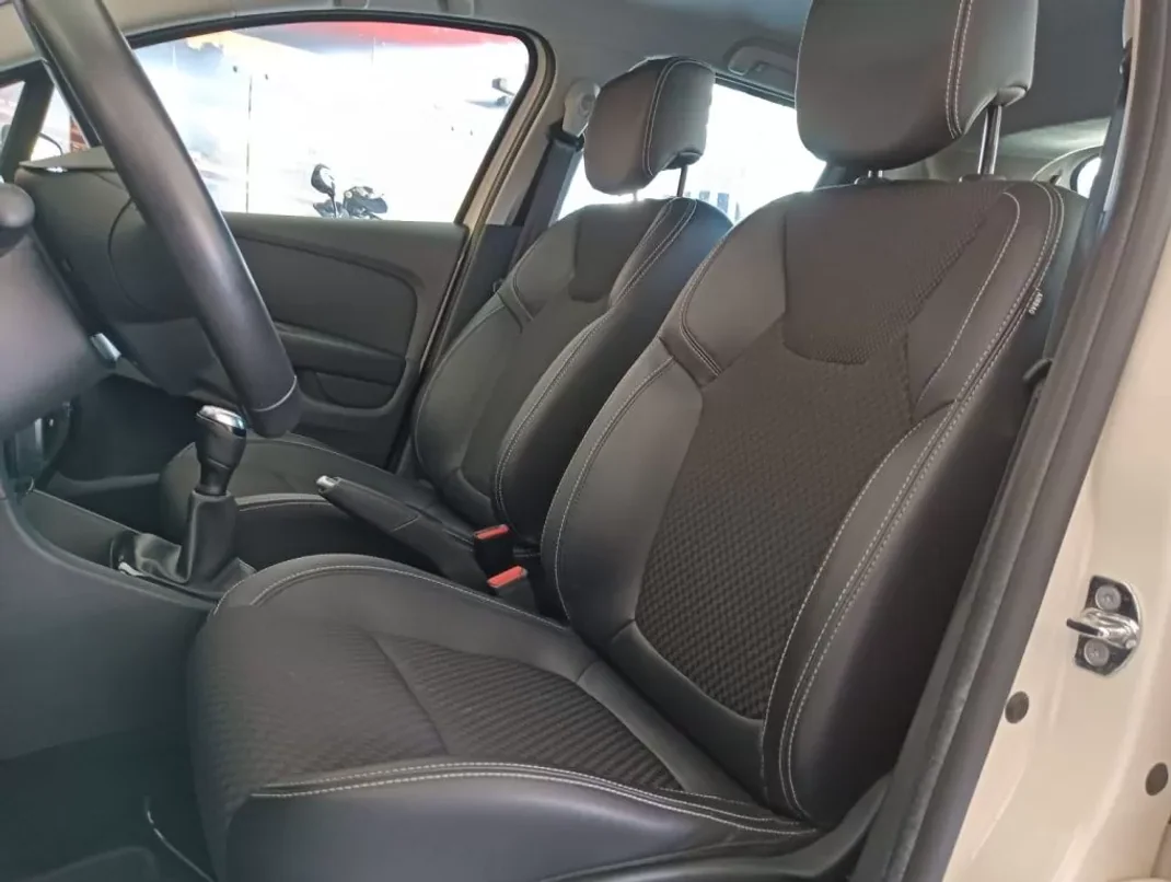 Renault Clio 2018 - 12900 EUR, 129000 km - AUTO.MOTO.pt - 129000km - foto 10 de 20