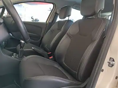 Renault Clio 2018 - 12900 EUR, 129000 km - AUTO.MOTO.pt - 129000km - foto 10 de 20