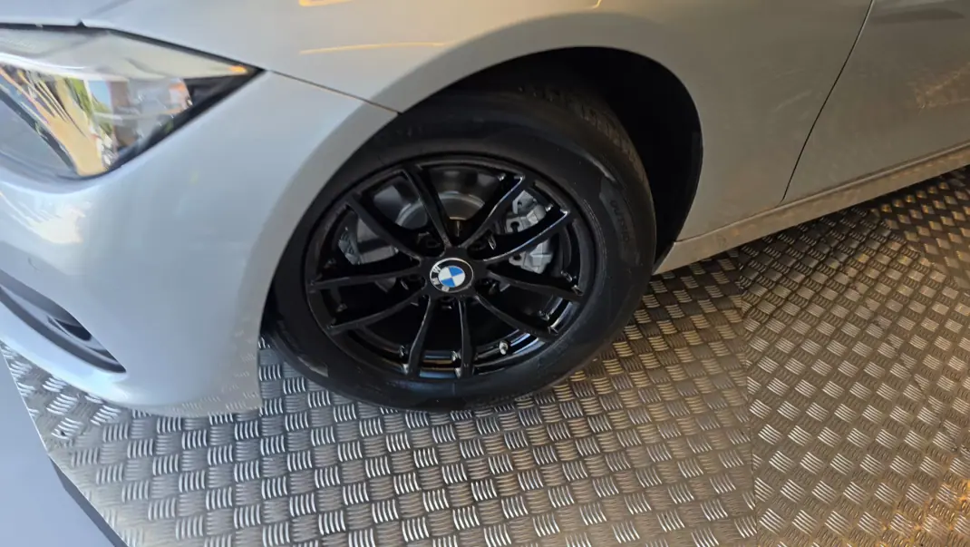 BMW 318 2017 - 17900 EUR, 165210 km - 165210km - foto 32 de 55