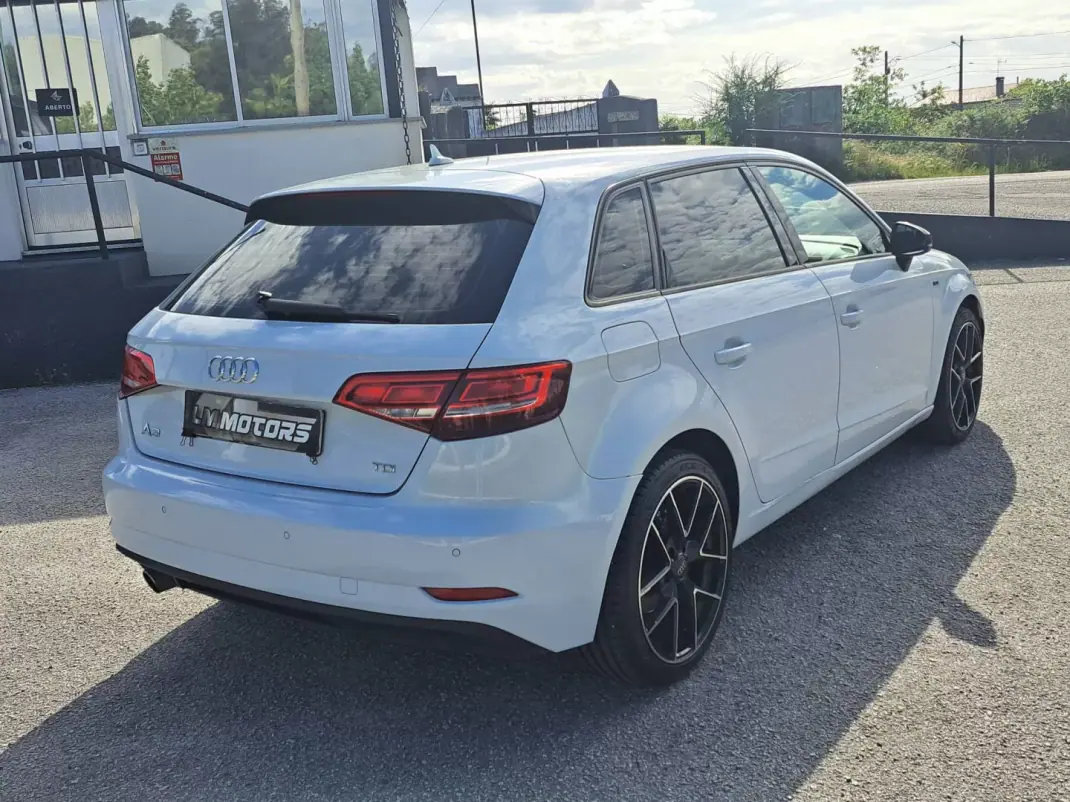 Audi A3 Sportback 2016 - 12900 EUR, 231290 km - AUTO.MOTO.pt - 231290km - foto 7 de 45