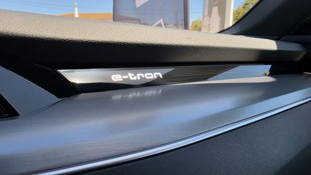 Audi e-tron Sportback 2021 - 43000 EUR, 50774 km - AUTO.MOTO.pt - 50774km - foto 18 de 23