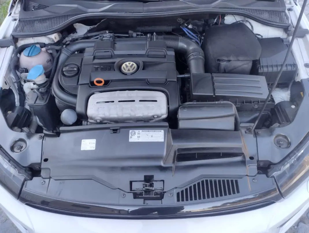 Volkswagen Scirocco 2011 - 10000 EUR, 215000 km - AUTO.MOTO.pt - 215000km - foto 29 de 30