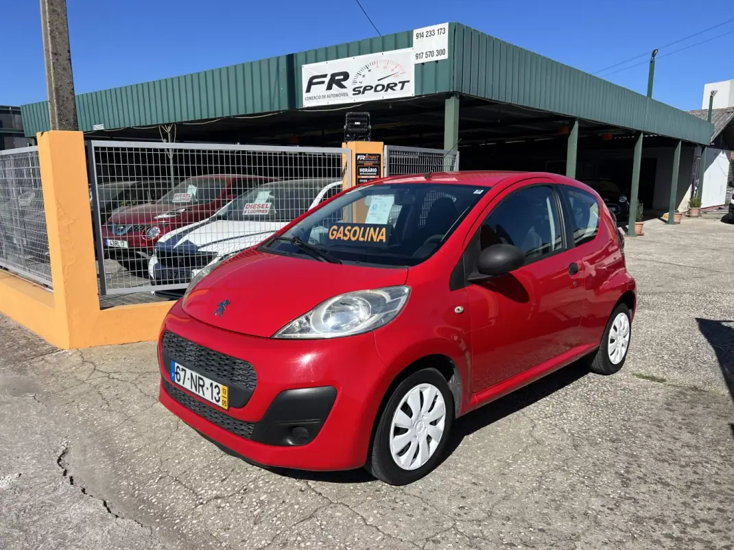 Peugeot 107 2013 - 5900 EUR, 101788 km - AUTO.MOTO.pt - 101788km - foto 1 de 9