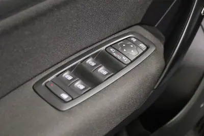 Renault Mégane Sport Tourer 2022 - 16250 EUR, 167000 km - AUTO.MOTO.pt - 167000km - foto 24 de 32