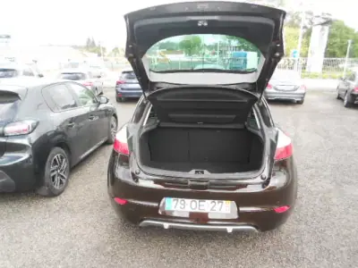 Renault Mégane 2013 - 9750 EUR, 218367 km - AUTO.MOTO.pt - 218367km - foto 8 de 17