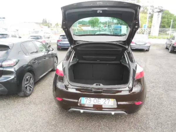 Renault Mégane 2013 - 9750 EUR, 218367 km - AUTO.MOTO.pt - 218367km - foto 8 de 17
