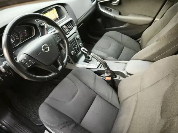 Volvo V40 Cross Country 2017 - 18500 EUR, 100000 km - AUTO.MOTO.pt - 100000km - foto 19 de 34