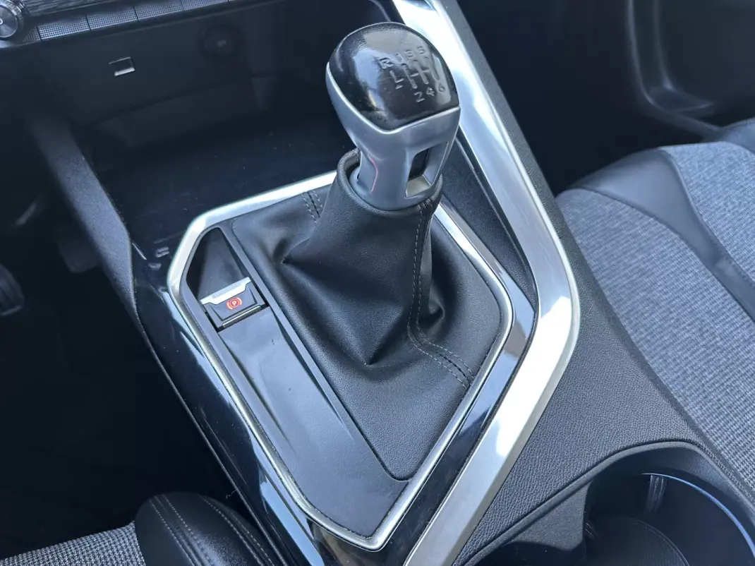 Peugeot 3008 2018 - 14900 EUR, 240000 km - 240000km - foto 37 de 62