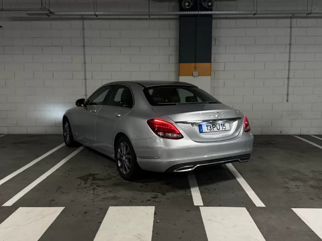 Mercedes-Benz C 180 2015 - 12000 EUR, 280000 km - AUTO.MOTO.pt - 280000km - foto 3 de 9