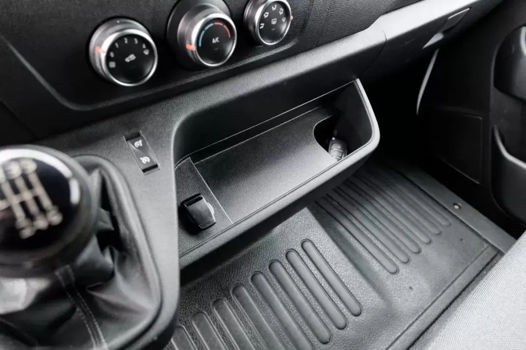 Renault MASTER 2.2DCI CAIXA ABERTA 2023 - 22750 EUR, 166000 km - AUTO.MOTO.pt - 166000km - foto 6 de 20