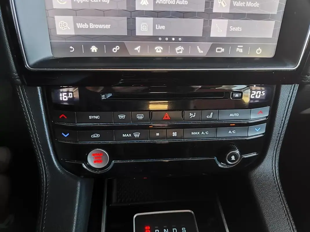 Jaguar F-Pace 2017 - 22500 EUR, 147000 km - AUTO.MOTO.pt - 147000km - foto 33 de 40