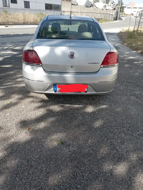 Fiat Linea 2007 - 2900 EUR, 185000 km - AUTO.MOTO.pt - 185000km - foto 4 de 12
