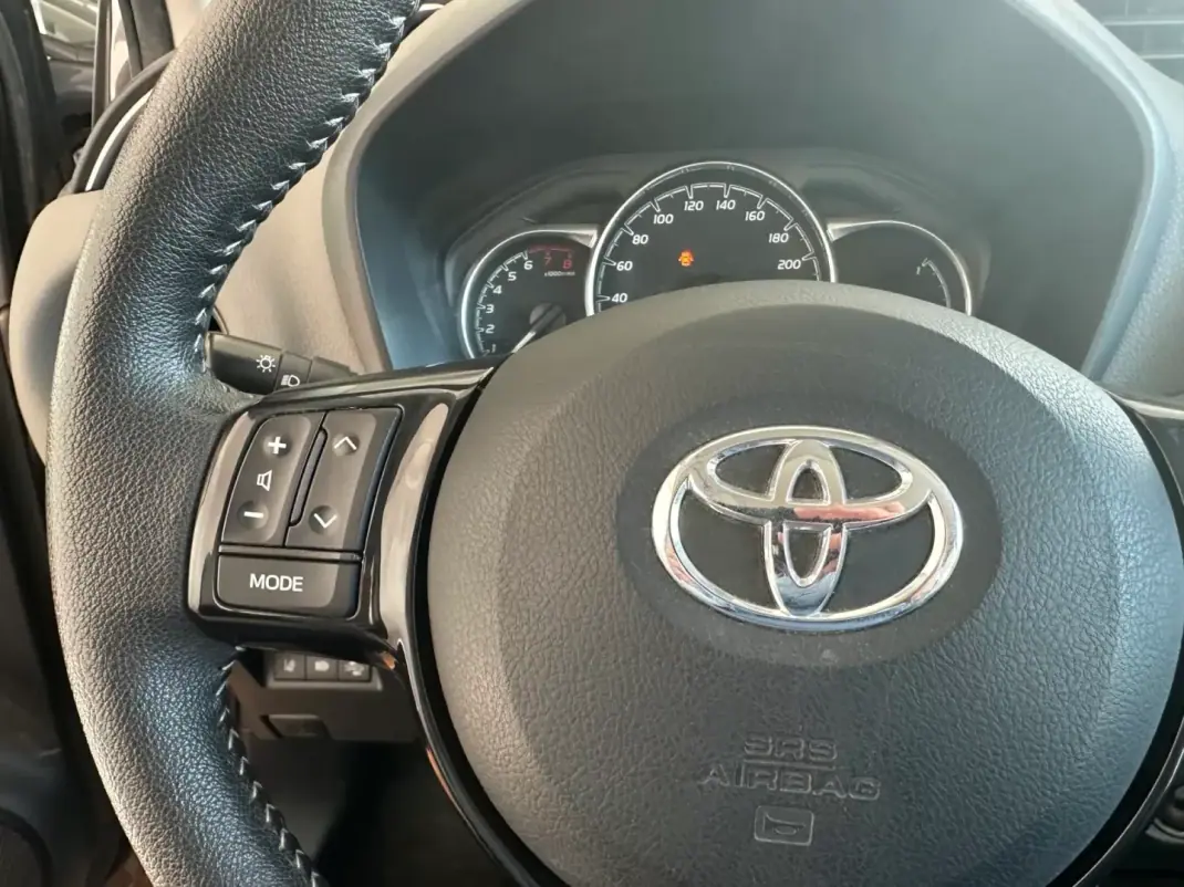 Toyota Yaris 2018 - 14900 EUR, 41312 km - AUTO.MOTO.pt - 41312km - foto 16 de 27