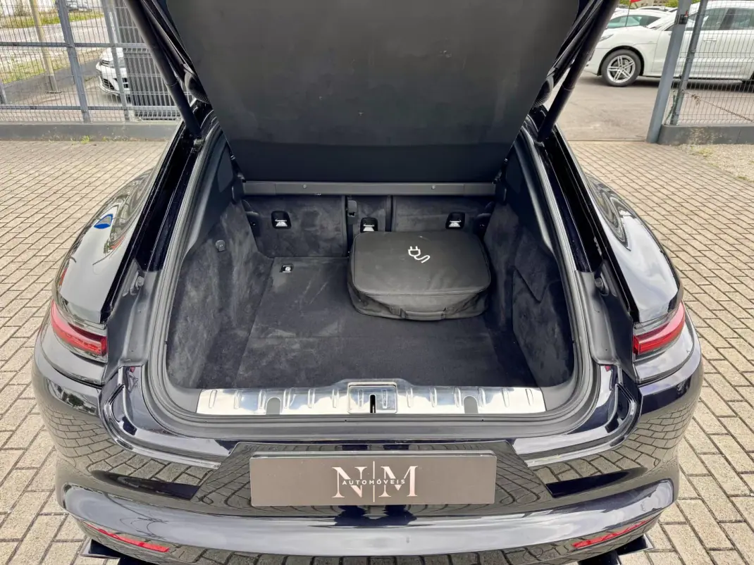 Porsche Panamera 2019 - 75990 EUR, 69000 km - AUTO.MOTO.pt - 69000km - foto 17 de 17