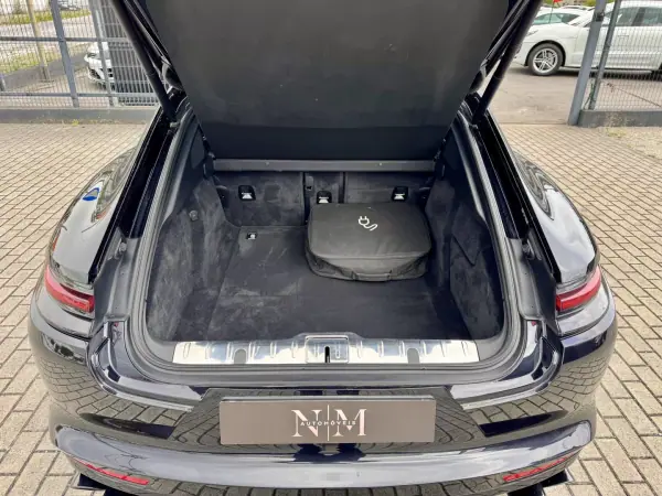 Porsche Panamera 2019 - 75990 EUR, 69000 km - AUTO.MOTO.pt - 69000km - foto 17 de 17