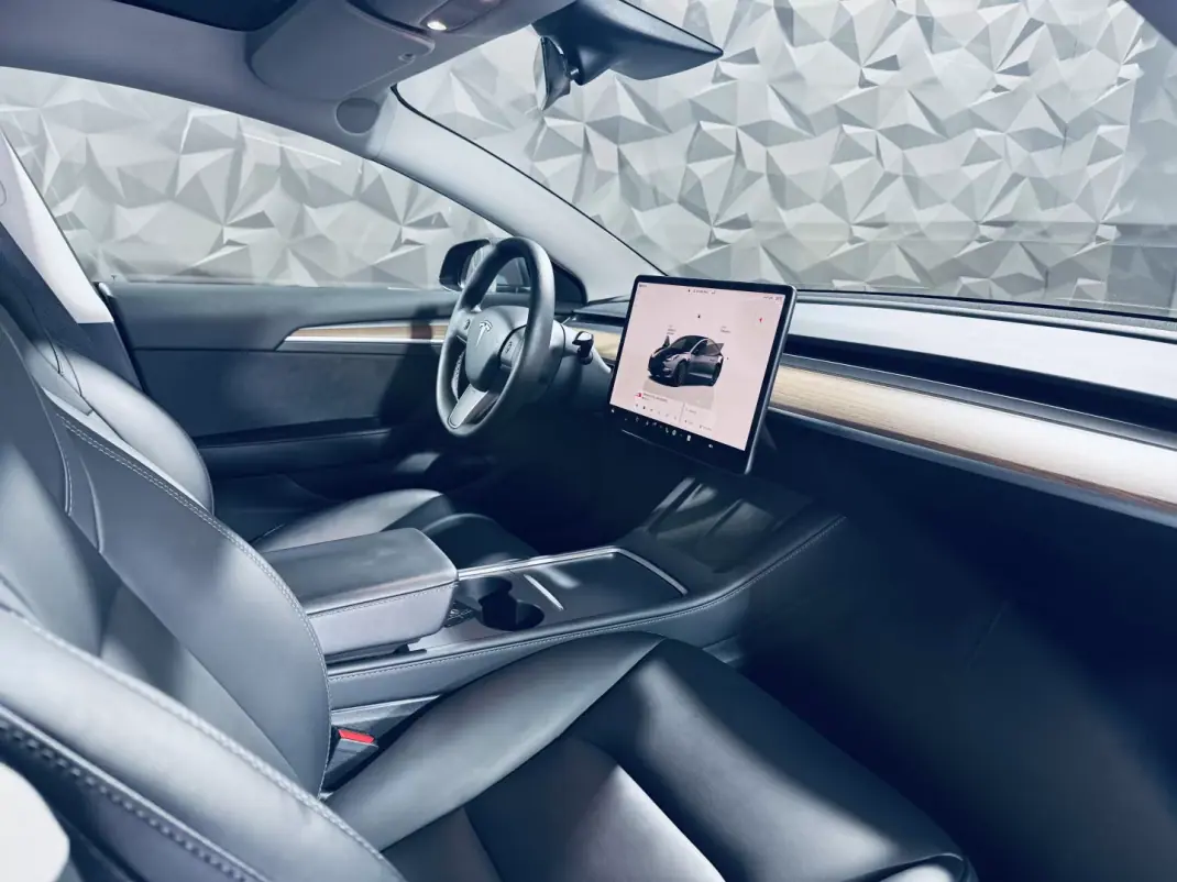 Tesla Model 3 2022 - 32990 EUR, 70718 km - AUTO.MOTO.pt - 70718km - foto 21 de 33