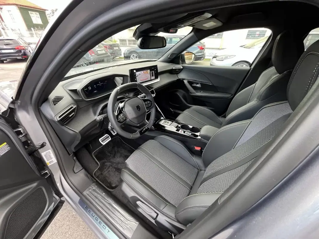 Peugeot e-2008 2025 - 32950 EUR, 80 km - AUTO.MOTO.pt - 80km - foto 26 de 68