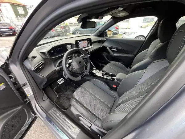 Peugeot e-2008 2025 - 32950 EUR, 80 km - AUTO.MOTO.pt - 80km - foto 26 de 68