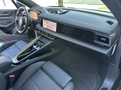 Porsche Macan 2025 - 127000 EUR, 12000 km - AUTO.MOTO.pt - 12000km - foto 74 de 80