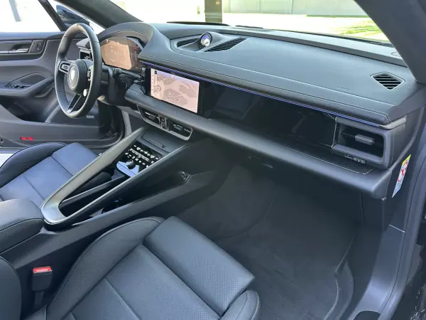 Porsche Macan 2025 - 127000 EUR, 12000 km - AUTO.MOTO.pt - 12000km - foto 74 de 80