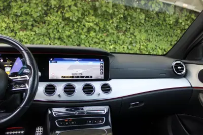 Mercedes-Benz E 300 2020 - 35900 EUR, 135000 km - AUTO.MOTO.pt - 135000km - foto 16 de 17