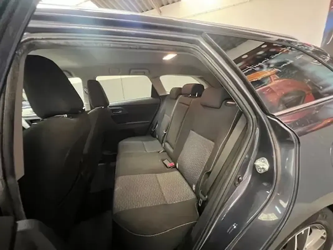 Toyota Auris Touring Sports 2014 - 12250 EUR, 160000 km - AUTO.MOTO.pt - 160000km - foto 7 de 9