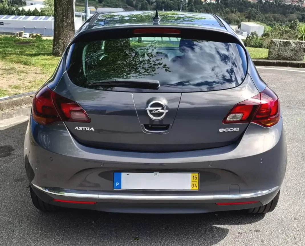 Opel Astra 2015 - 11500 EUR, 115000 km - AUTO.MOTO.pt - 115000km - foto 7 de 12