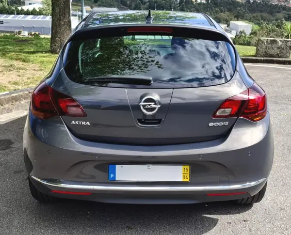 Opel Astra 2015 - 11500 EUR, 115000 km - AUTO.MOTO.pt - 115000km - foto 7 de 12
