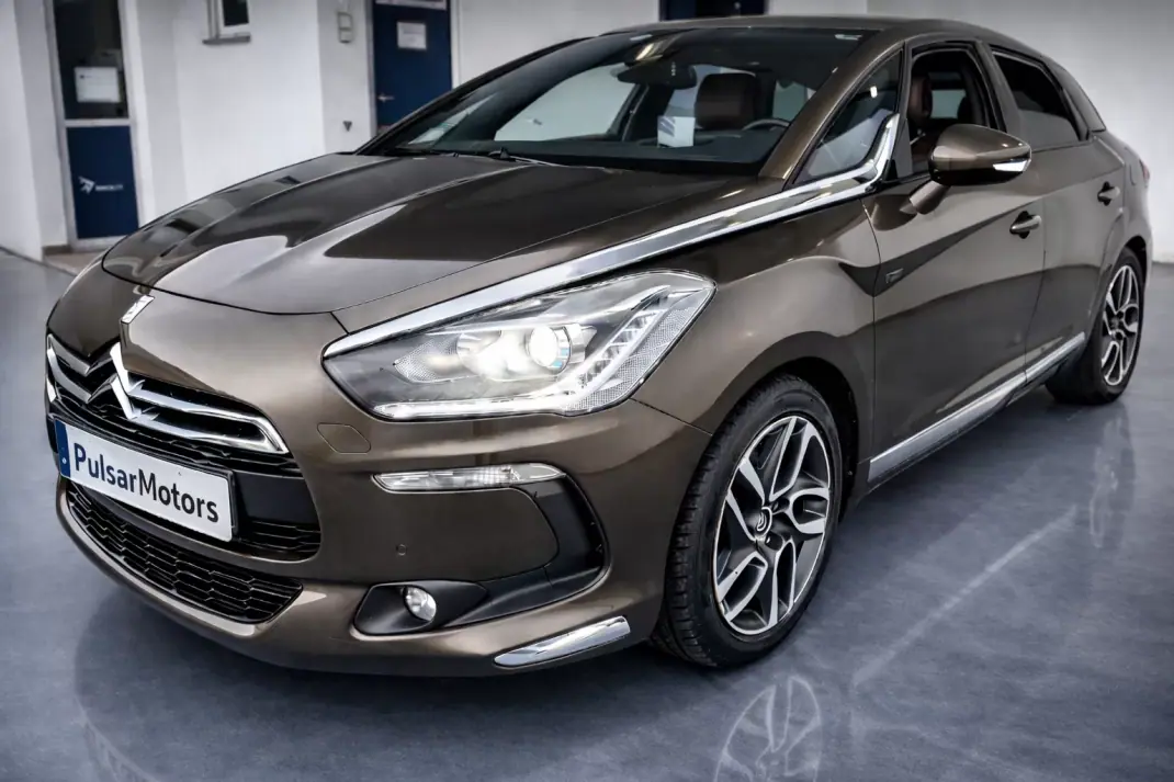 Citroën DS5 2012 - 9900 EUR, 182495 km - AUTO.MOTO.pt - 182495km - foto 2 de 7