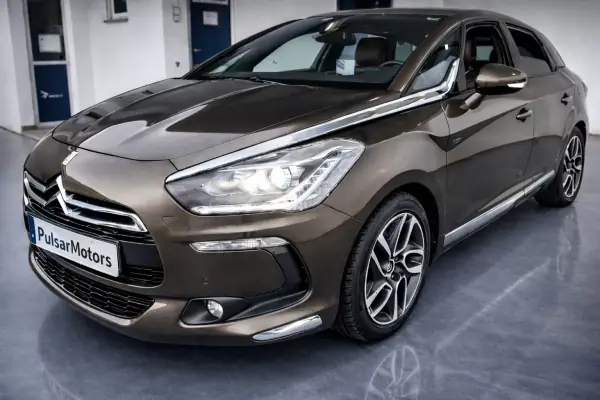Citroën DS5 2012 - 9900 EUR, 182495 km - AUTO.MOTO.pt - 182495km - foto 2 de 7