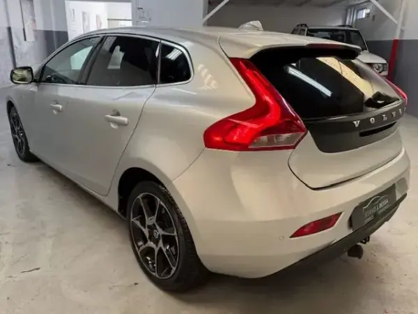 Volvo V40 2015 - 12990 EUR, 188000 km - AUTO.MOTO.pt - 188000km - foto 3 de 12