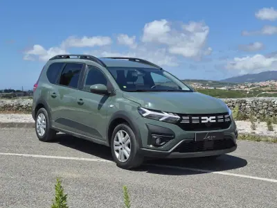 Dacia Jogger 2024 - 18990 EUR, 65878 km - AUTO.MOTO.pt - 65878km - foto 3 de 25