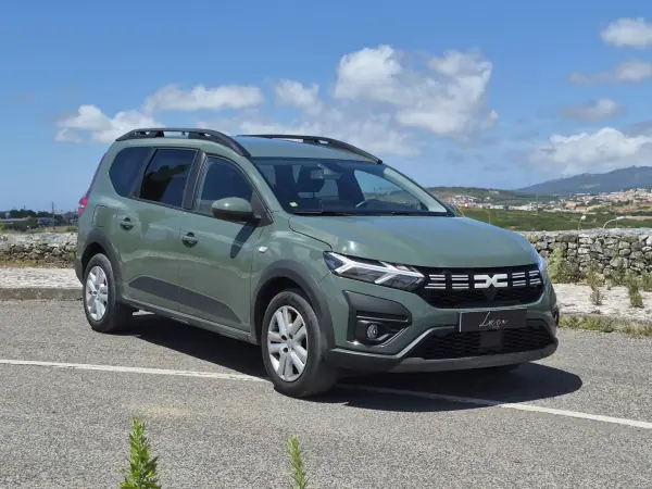 Dacia Jogger 2024 - 18990 EUR, 65878 km - AUTO.MOTO.pt - 65878km - foto 3 de 25
