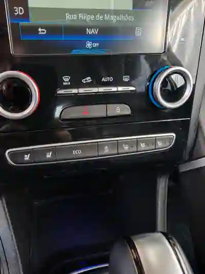 Renault Koleos 2017 - 22500 EUR, 156000 km - AUTO.MOTO.pt - 156000km - foto 9 de 15