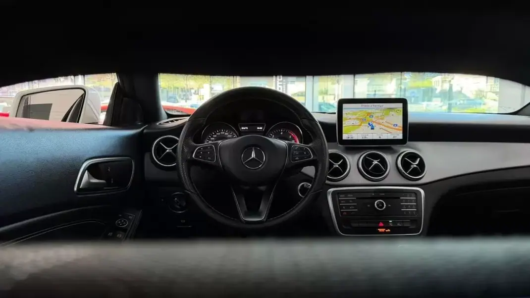 Mercedes-Benz CLA 200 2015 - 19490 EUR, 142879 km - AUTO.MOTO.pt - 142879km - foto 30 de 32