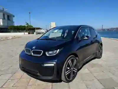 BMW i3 2020 - 16500 EUR, 101000 km - 101000km - foto 1 de 11